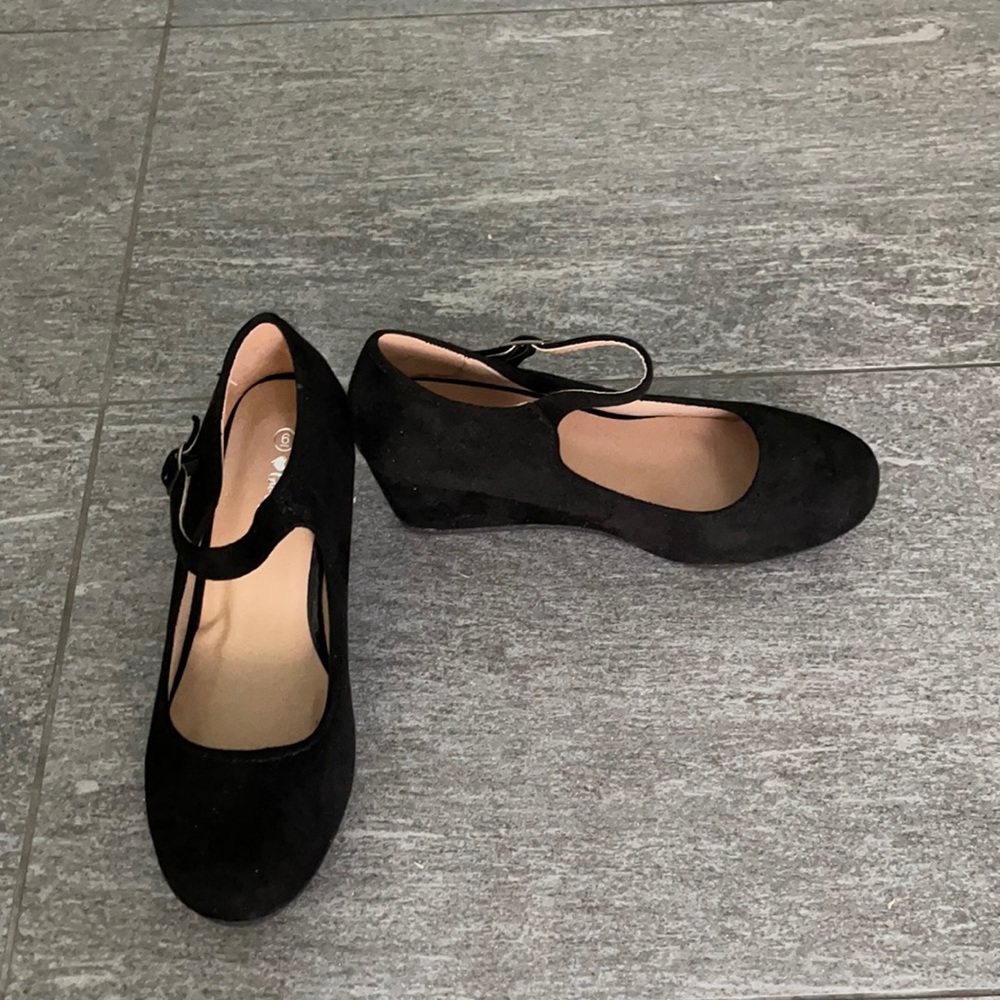 Mary Jane’s Black Suede 6 M